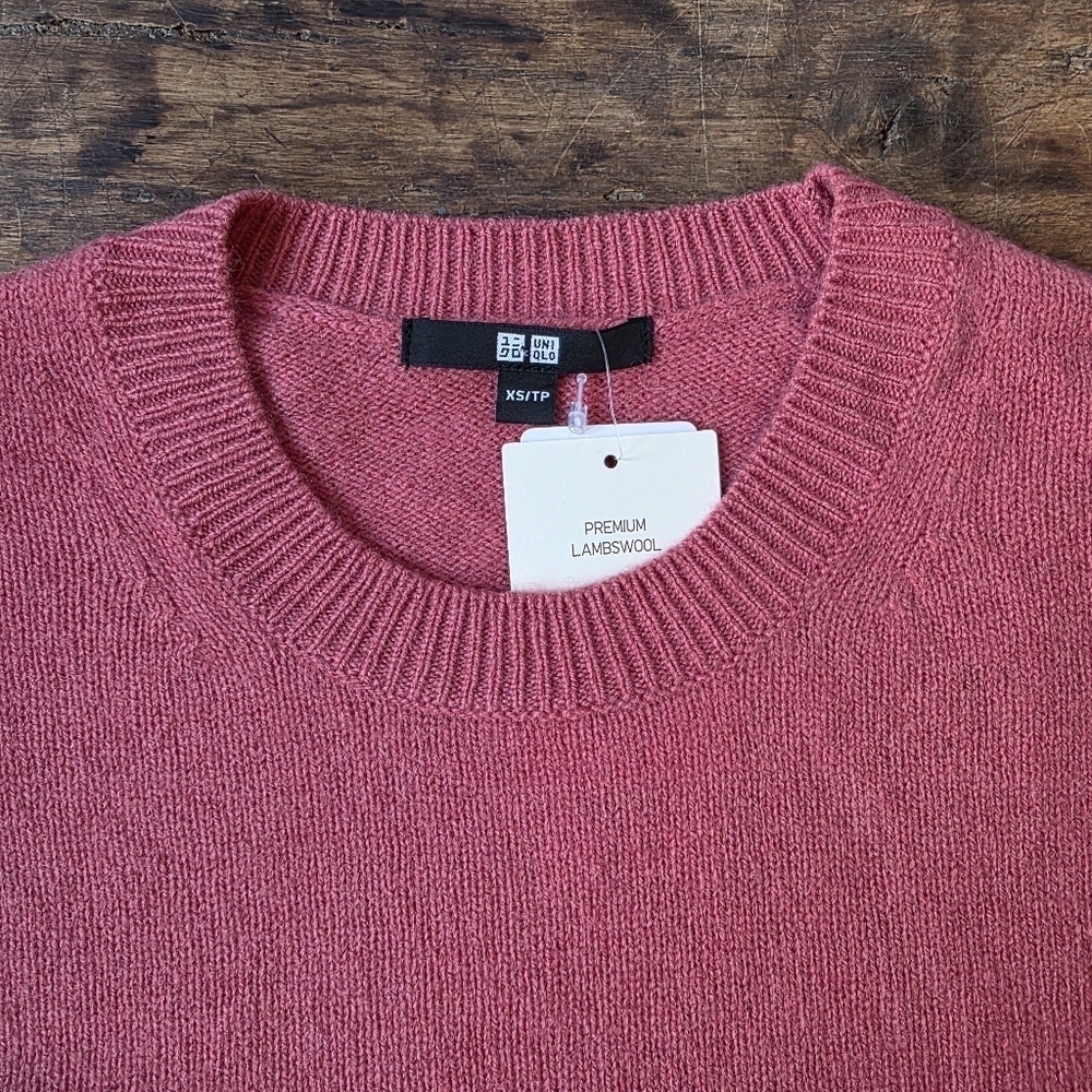 New With Tags: UNIQLO Premium Lambswool Crew Neck Sweater– Size XS – Salmon Pink - Picture 2 of 7